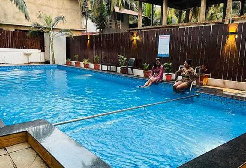 Fabhotel Pleasure Inn