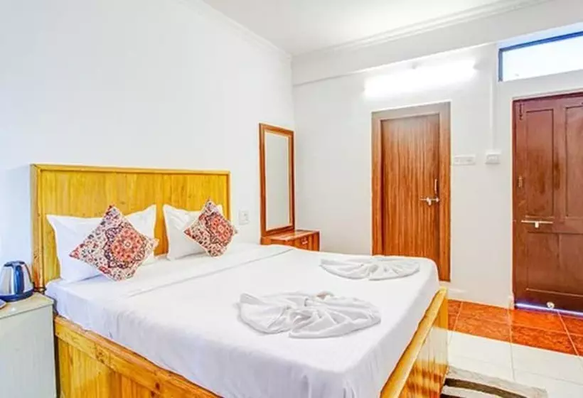Fabhotel Pleasure Inn
