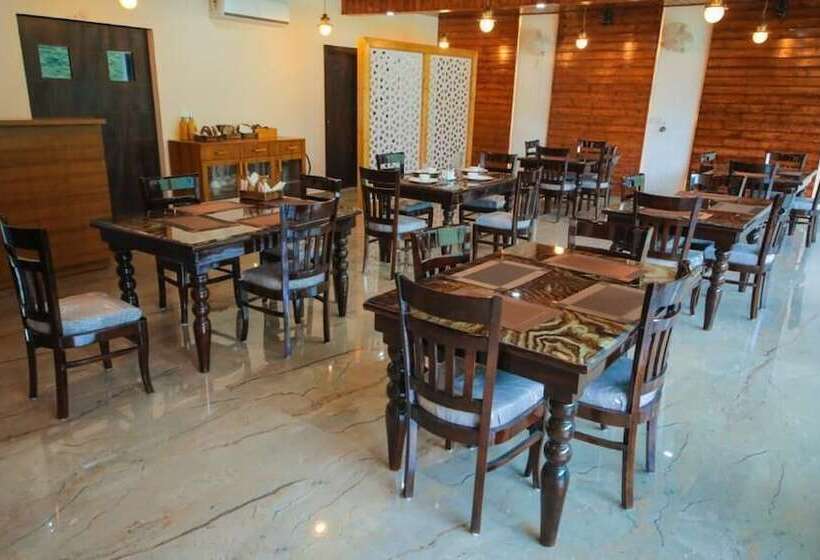 Hotel Amritara Social Palace