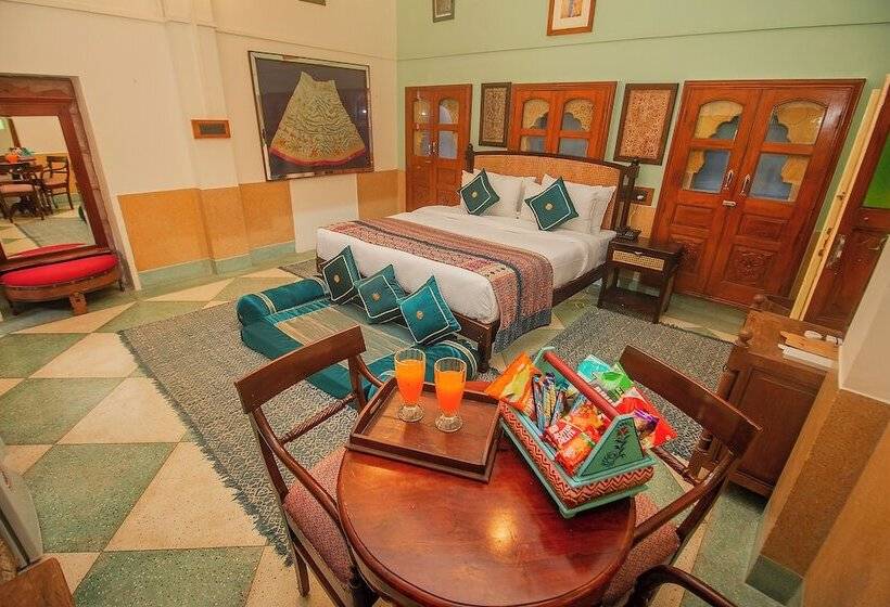 Hotel Amritara Social Palace