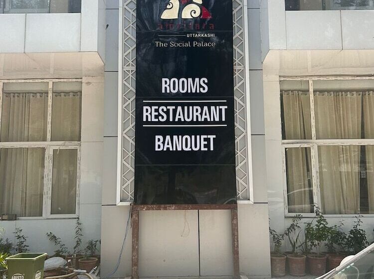Hotel Amritara Social Palace