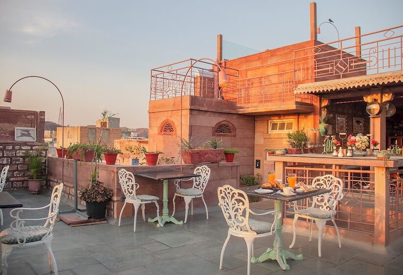 Hotel Amritara Social Palace