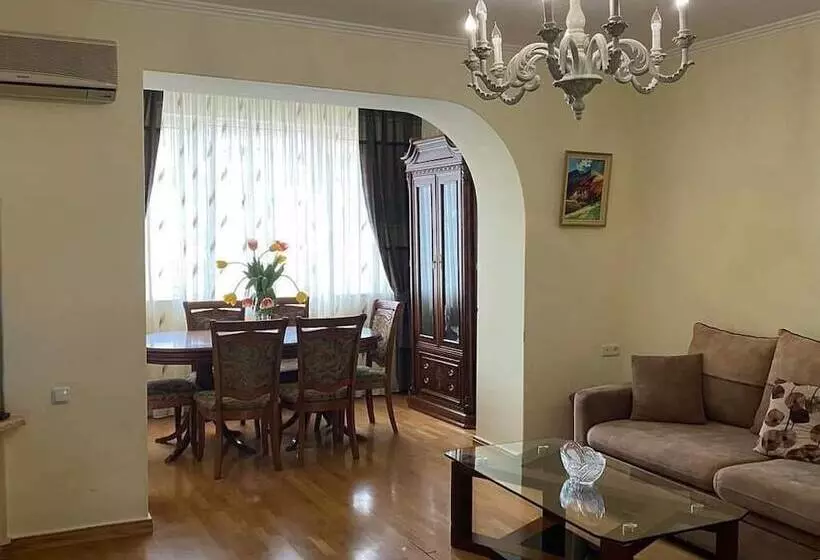 Flatsinyerevan In The City Center