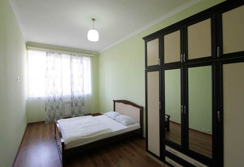 Flatsinyerevan In The City Center