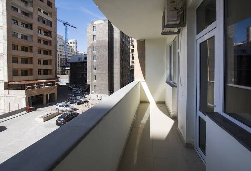 Flatsinyerevan In The City Center