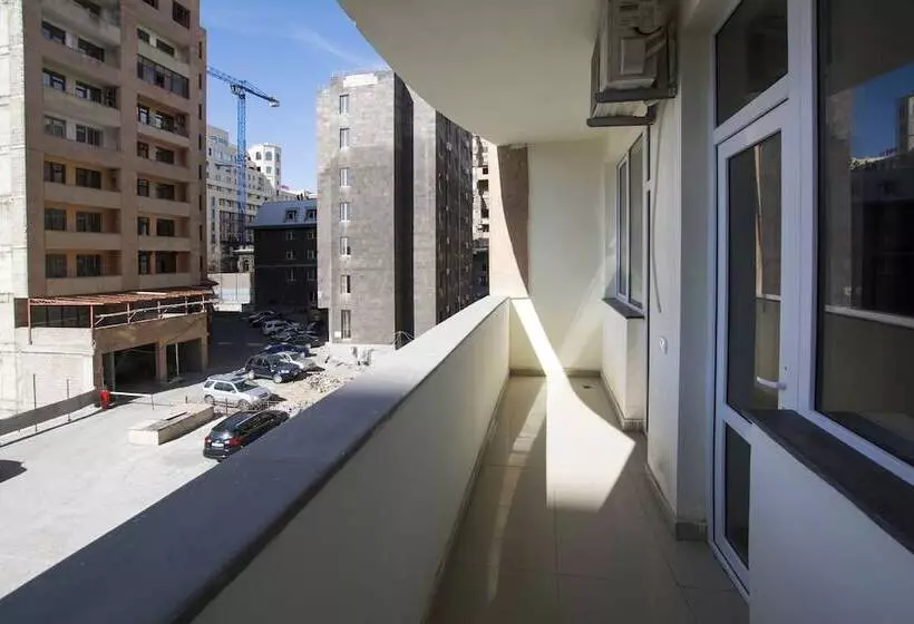 Flatsinyerevan In The City Center