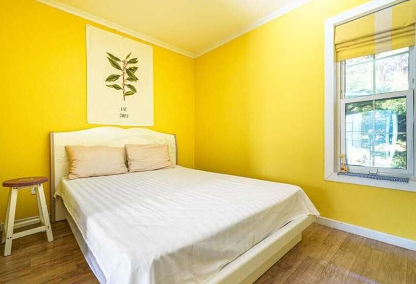 Gangneung Gyeongpoui Haru Pension