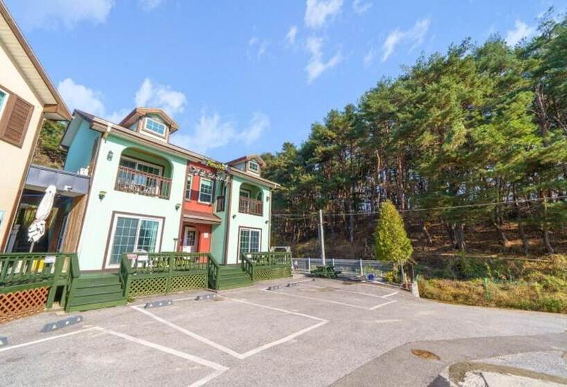 Gangneung Gyeongpoui Haru Pension