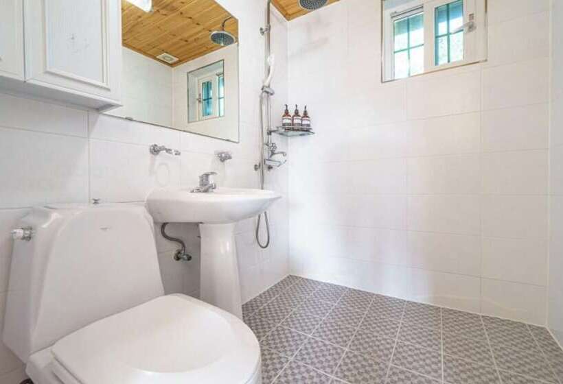 Gangneung Gyeongpoui Haru Pension