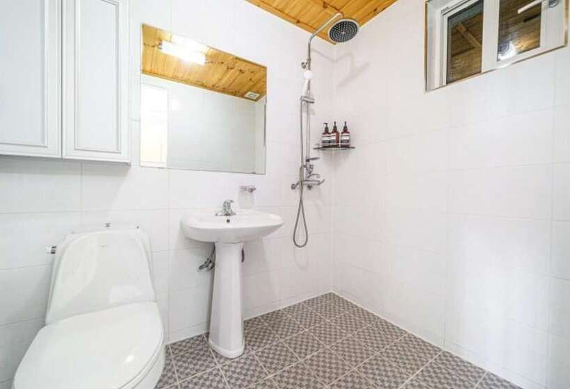 Gangneung Gyeongpoui Haru Pension