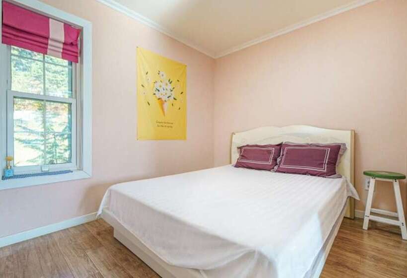 Gangneung Gyeongpoui Haru Pension