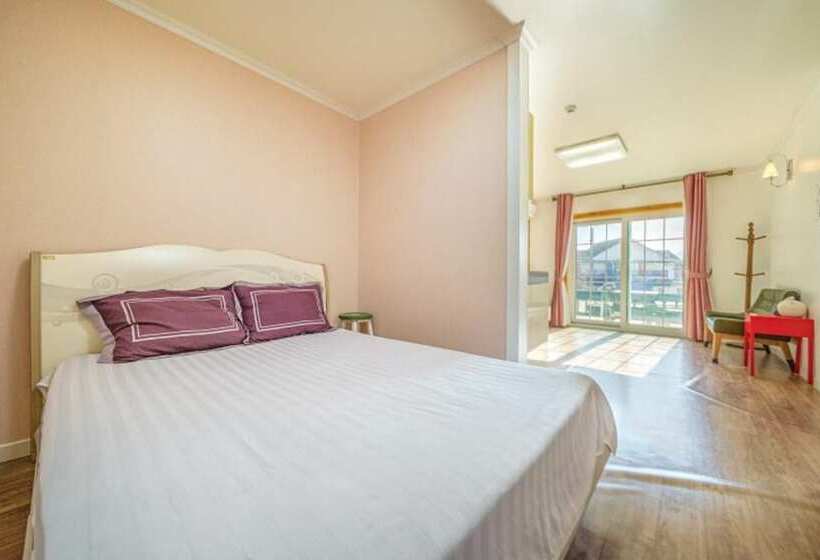 Gangneung Gyeongpoui Haru Pension