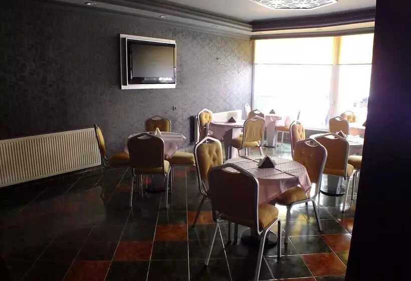 Cenova Otel