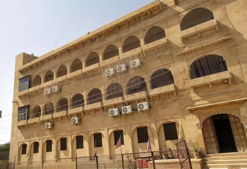 ホテル Heera Court