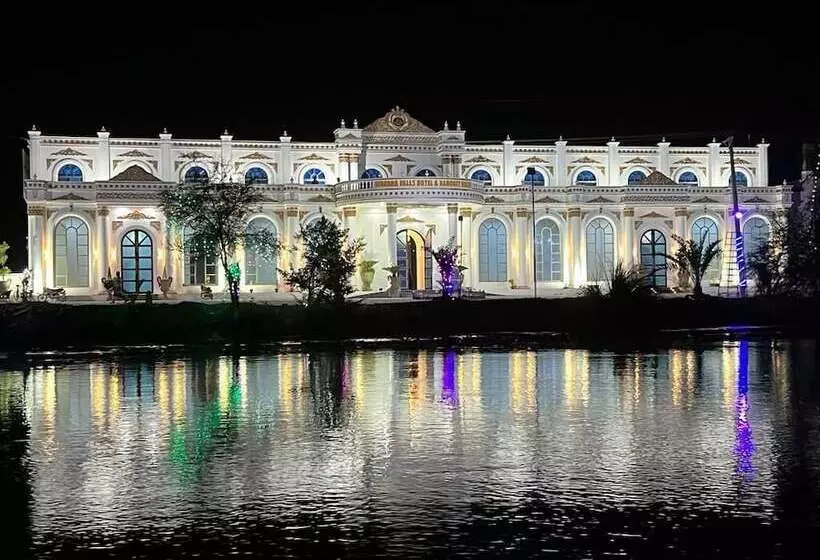 هتل Niagara Falls Bahawalpur