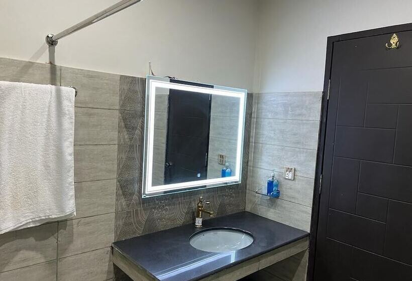 هتل Niagara Falls Bahawalpur