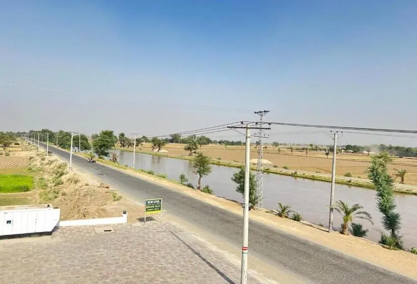 هتل Niagara Falls Bahawalpur