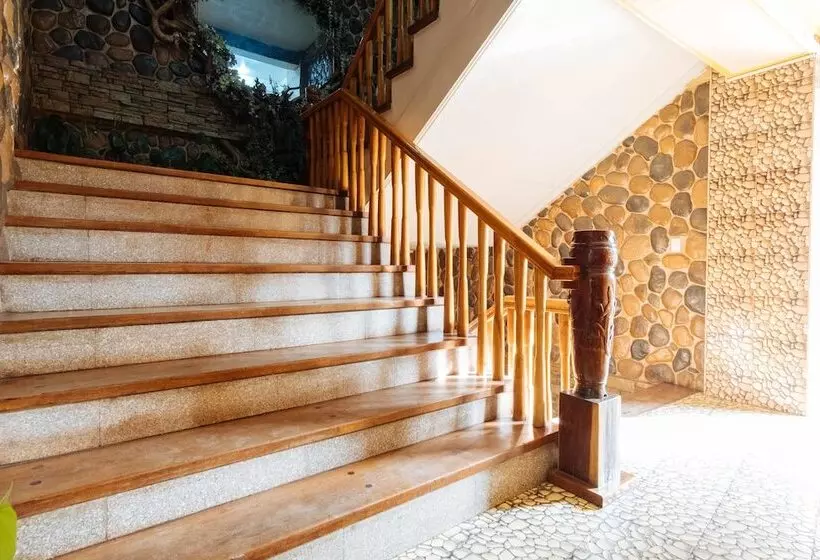 Hotelli Reddoorz Plus Near Strawberry Farm Baguio