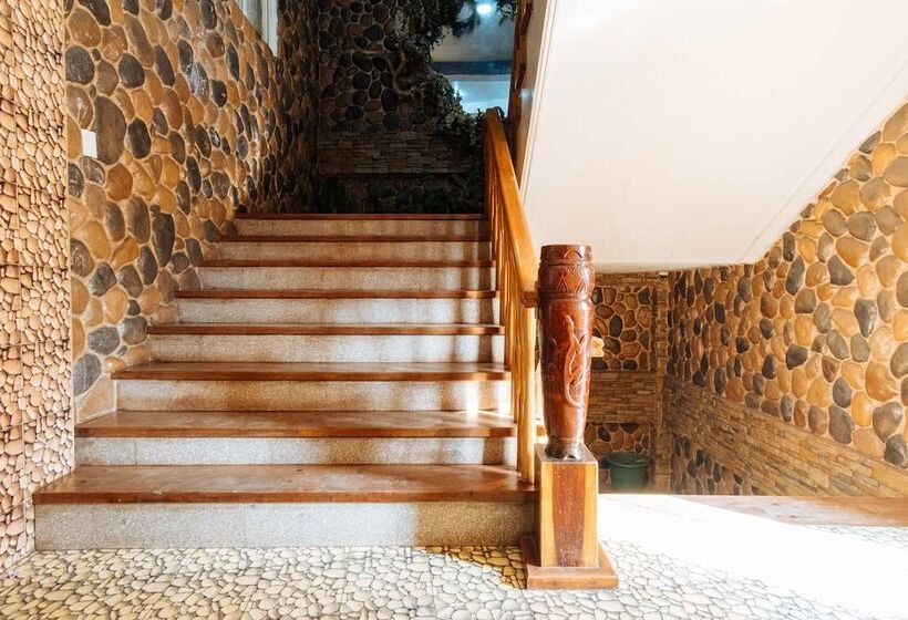 Hotel Reddoorz Plus Near Strawberry Farm Baguio