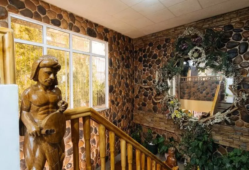 Hotelli Reddoorz Plus Near Strawberry Farm Baguio