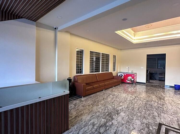 Hotel Sadanand's Highway Inn