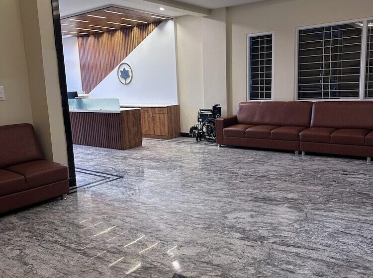 Hotel Sadanand's Highway Inn