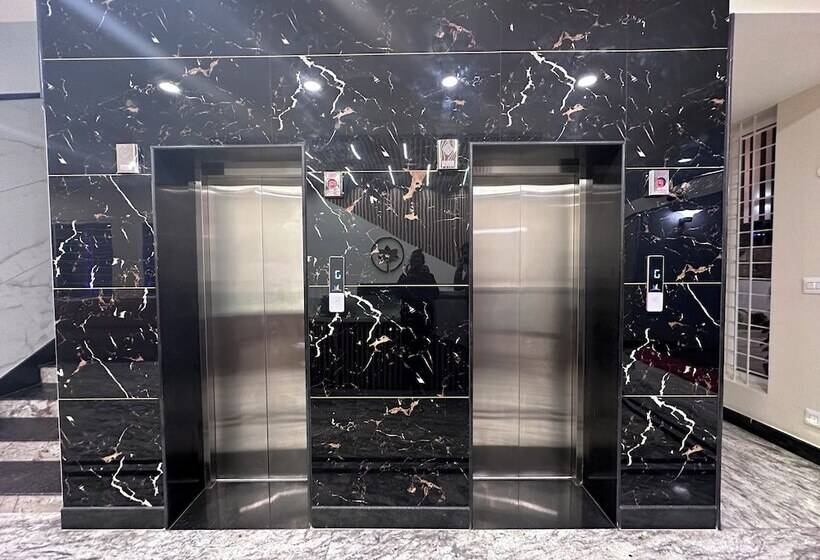 Hotel Sadanand's Highway Inn