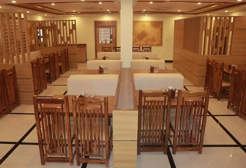 Hotelli Sadanand's Highway Inn