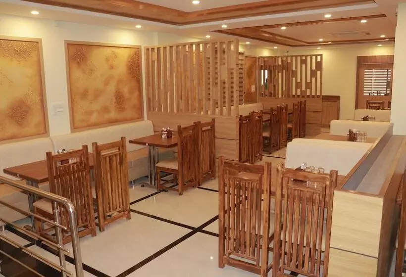 Hotelli Sadanand's Highway Inn