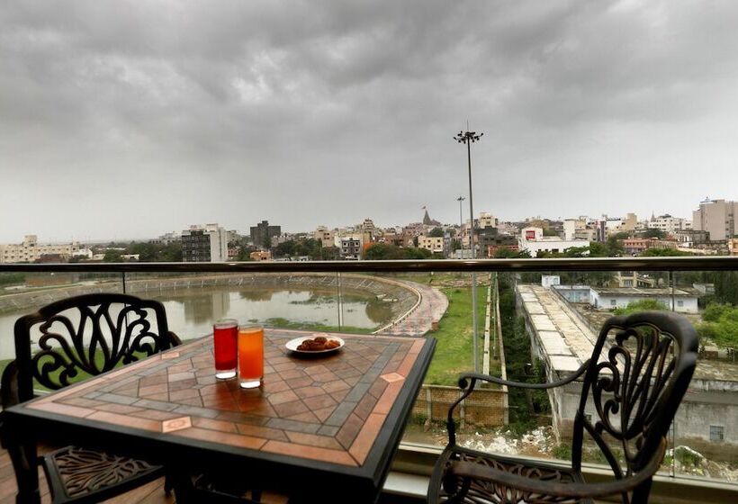 هتل Vits Devbhumi