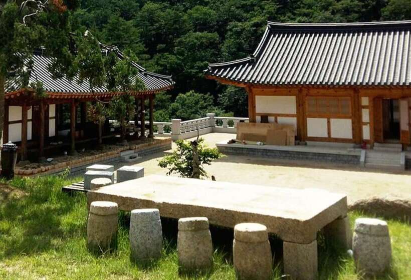 Pension Pyeongchang Goryeogoong Hanok
