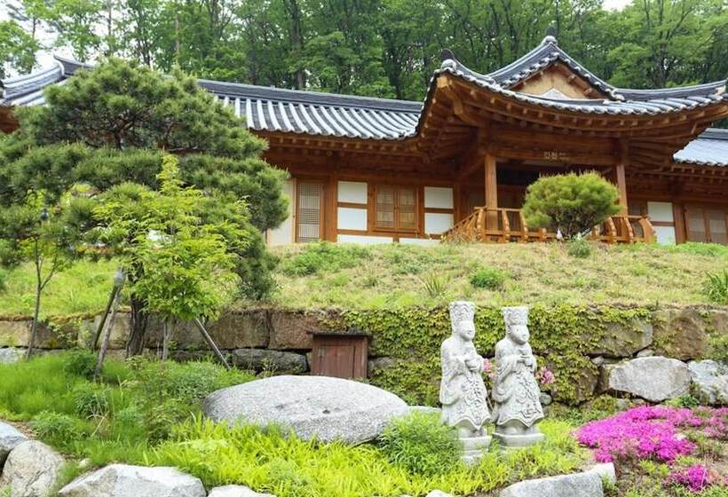 Pension Pyeongchang Goryeogoong Hanok