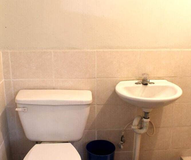 פנסיון Ximenas Guest House