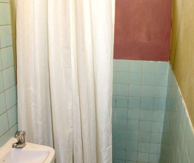 פנסיון Ximenas Guest House