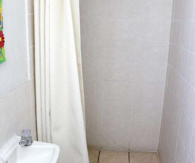 פנסיון Ximenas Guest House