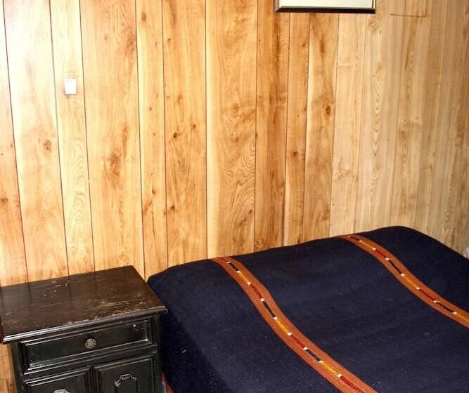 פנסיון Ximenas Guest House