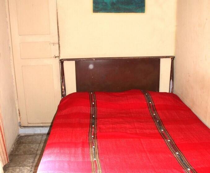 פנסיון Ximenas Guest House