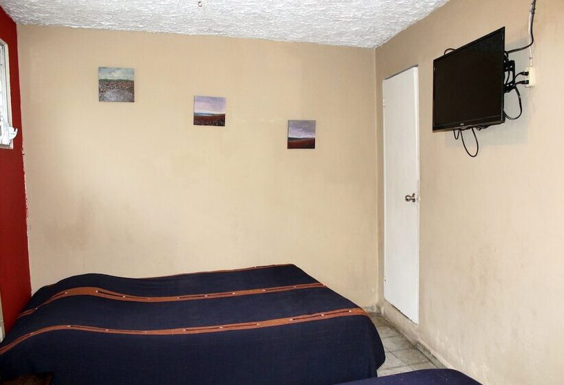 פנסיון Ximenas Guest House