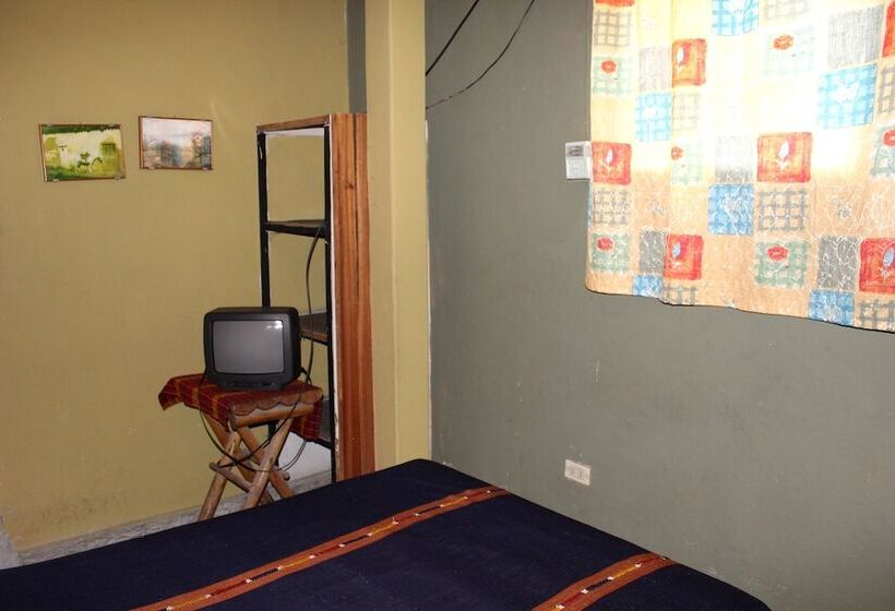 פנסיון Ximenas Guest House