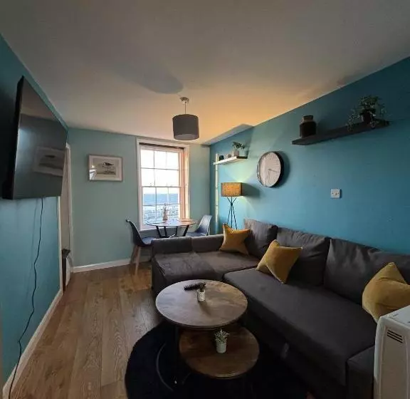 Aamiaismajoitus (B&B) Fort Cresent Sea View Apartment