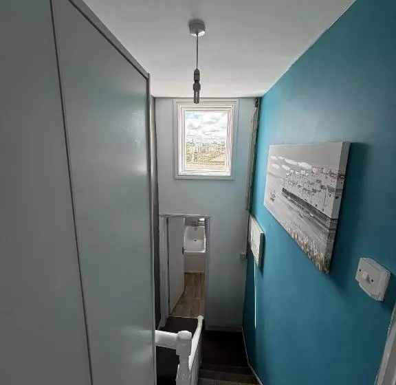 Aamiaismajoitus (B&B) Fort Cresent Sea View Apartment