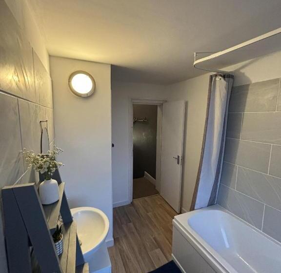 צימר Fort Cresent Sea View Apartment