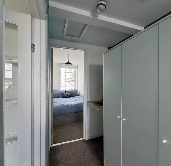 Aamiaismajoitus (B&B) Fort Cresent Sea View Apartment