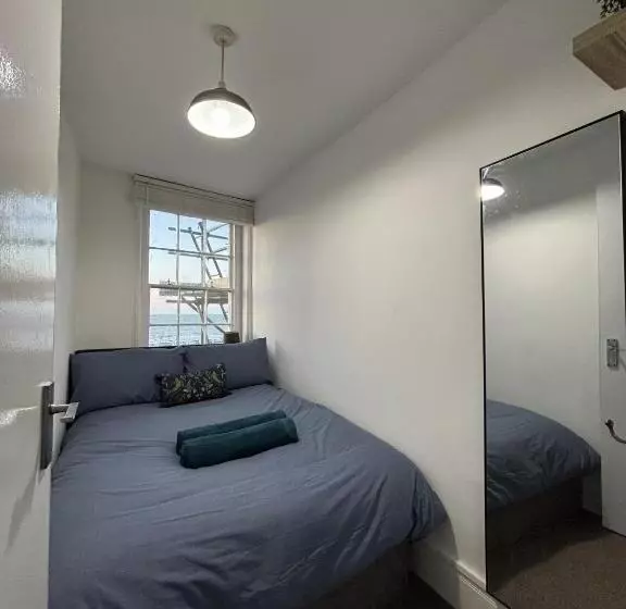 Aamiaismajoitus (B&B) Fort Cresent Sea View Apartment