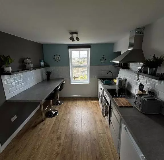 Aamiaismajoitus (B&B) Fort Cresent Sea View Apartment