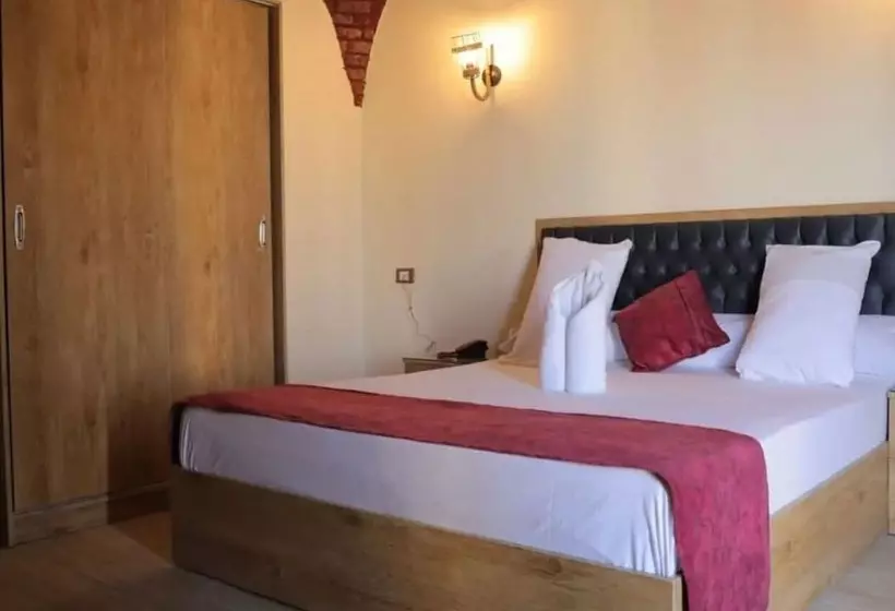 تختخواب و صبحانه Camp Pyramids View