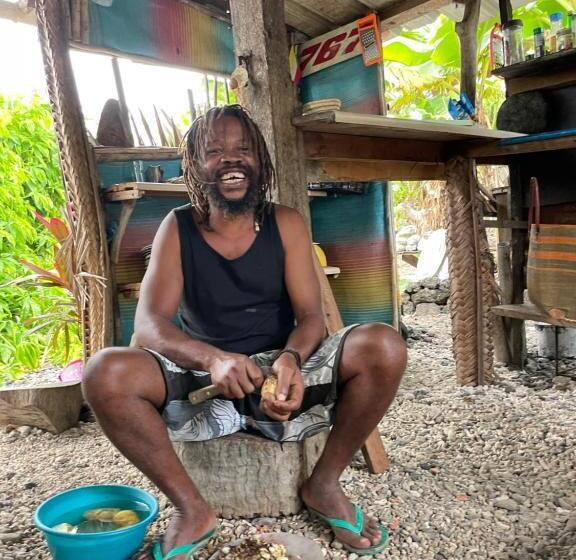 تختخواب و صبحانه Salama Eco Lodge And Hostel