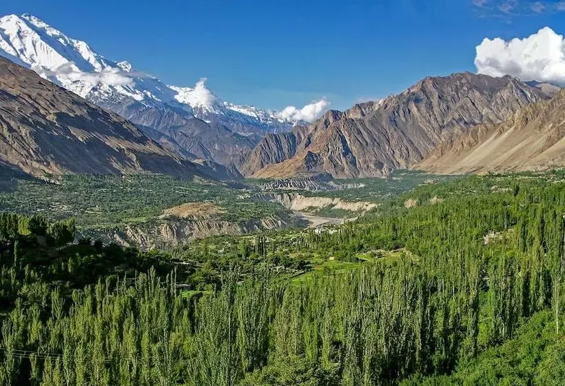 هتل Hunza Roof