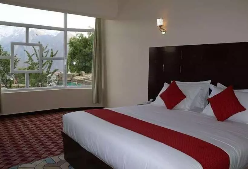 هتل Hunza Roof