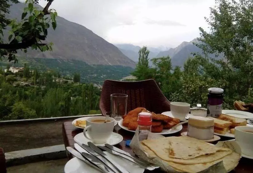 هتل Hunza Roof